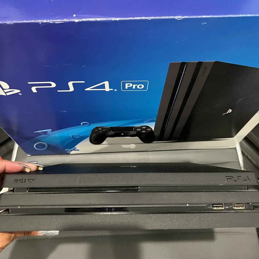 SONY PLAYSTATION 4 W/1TB